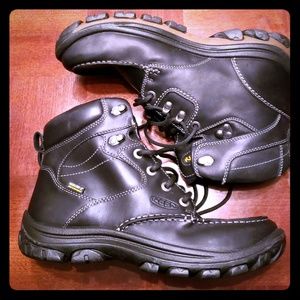 KEEN waterproof black boots
